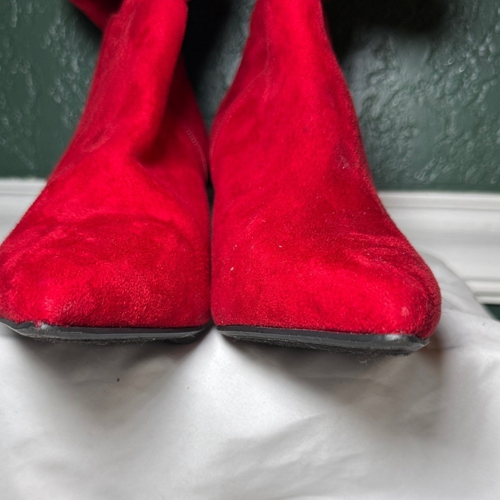 City Classified Red Faux Suede Slouch Boots Women's 7.5 - Picture 4 of 8